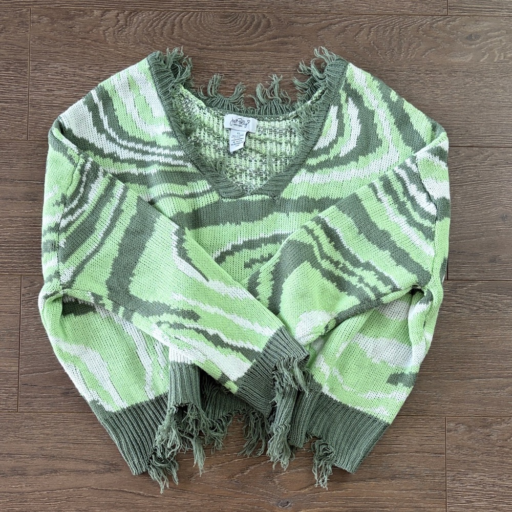 NEW Unique V-Neck Cropped Sweater